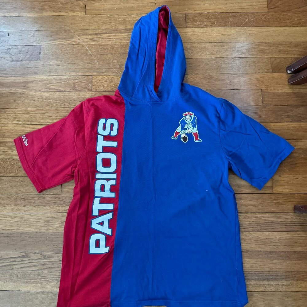 Mitchell & Ness New England Patriots Two Toned Tee w Hood